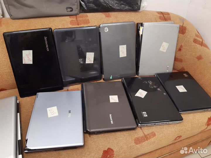 Не рабочий ноутбук на запчасти в ассортименте