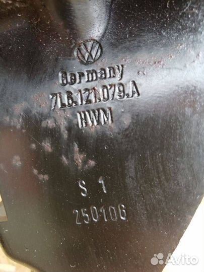 Водяная помпа Volkswagen Touareg 2006 7L6121079A