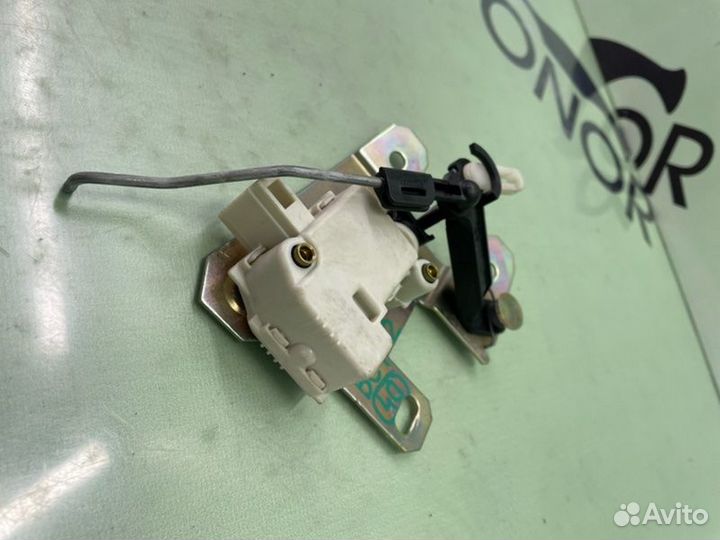 Активатор замка багажника Volkswagen Touareg 7L