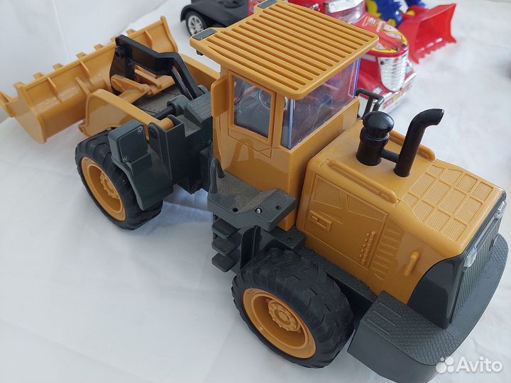 Игрушка автомобиль