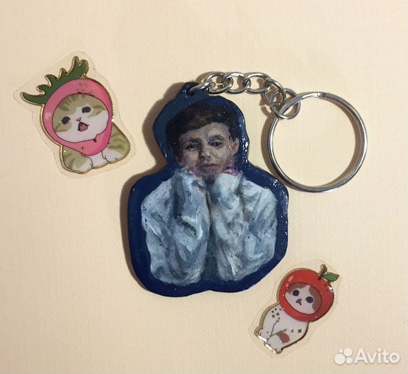 Значки, брелки