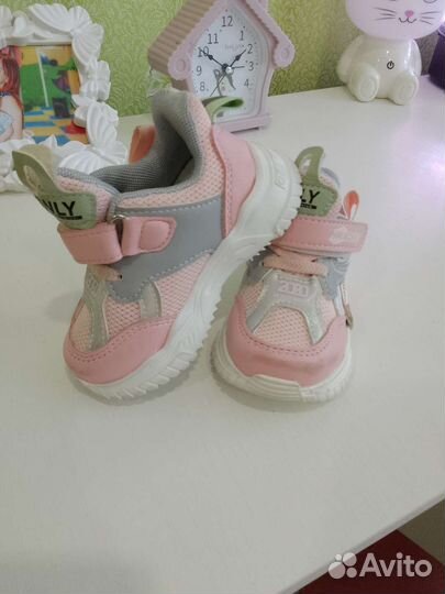 Кроссовки на девочку новые