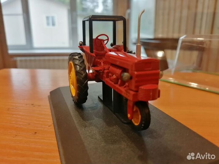 Модель трактора в масштабе 1 43