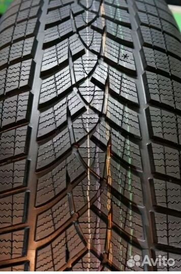 Goodyear UltraGrip Performance 245/50 R20 105V