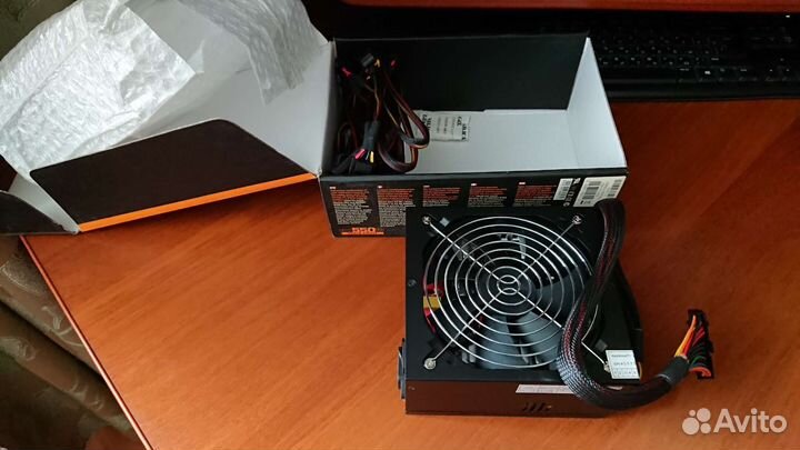 Новый компьютерный блок питания Corsair