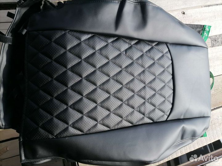 Чехлы на Ниву travel с подлокотником