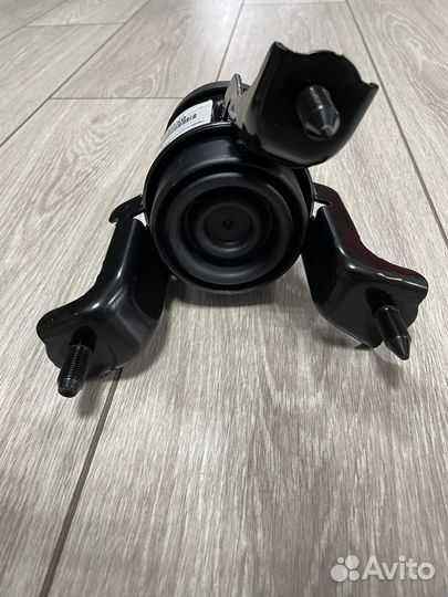Опора двигателя передняя Toyota Camry V70