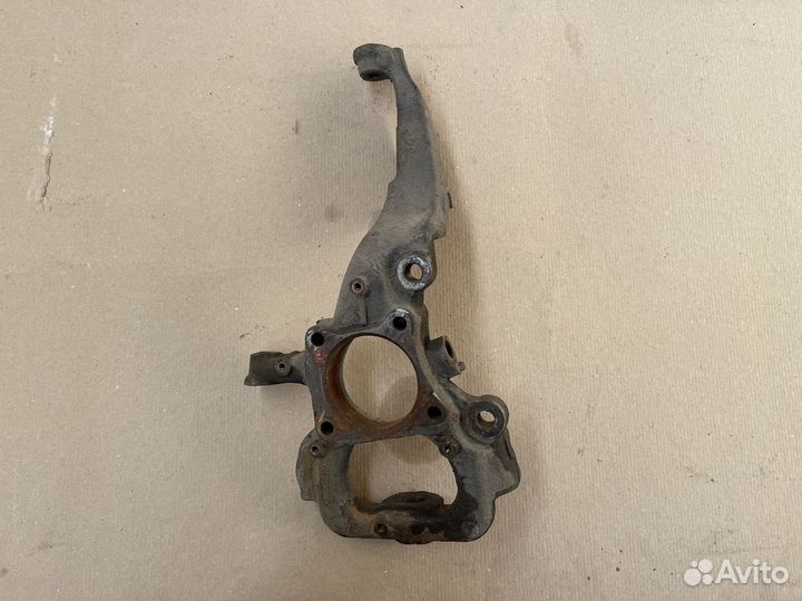 Поворотный кулак левый Discovery l319