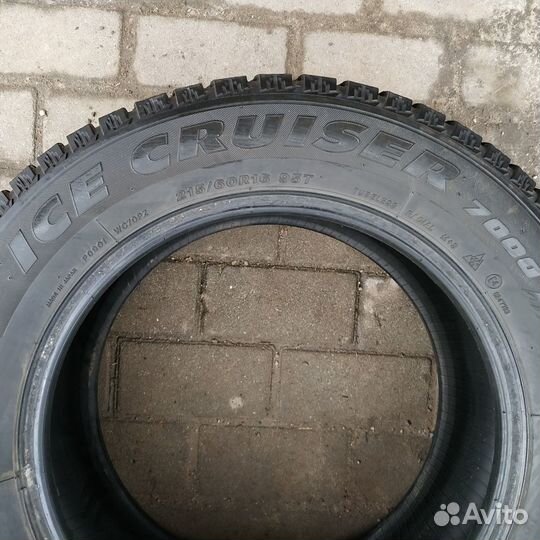 Bridgestone Ice Cruiser 7000 215/60 R16 95T