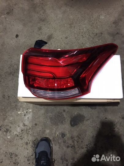 Фонарь задний mitsubishi outlander 3