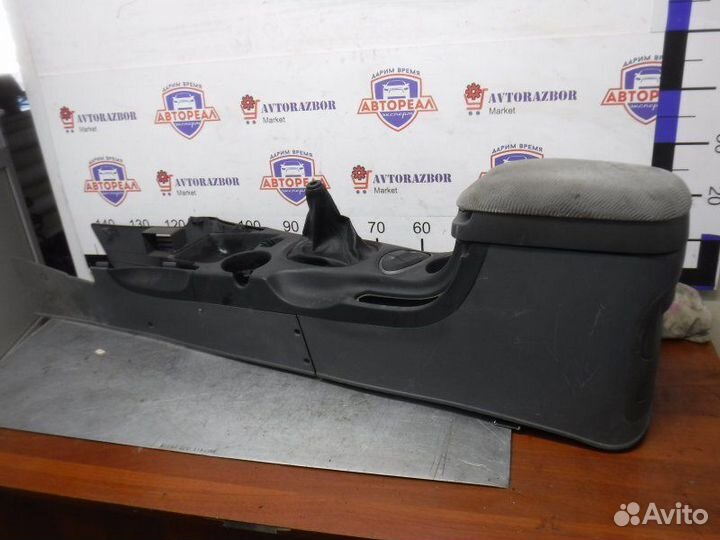 Консоль между сидений Hyundai Santa Fe classic