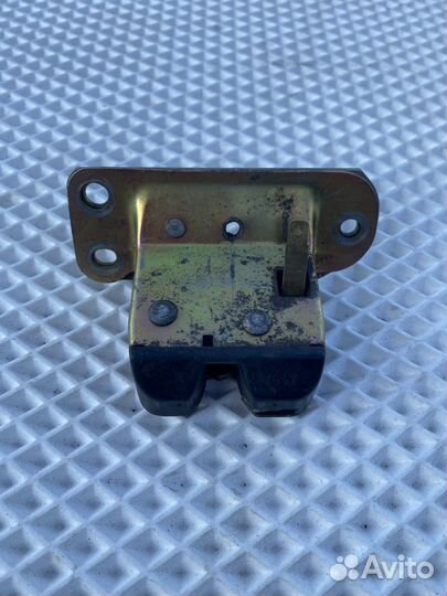 Замок крышки багажника mitsubishi carisma