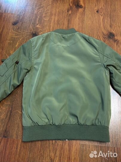 Бомбер на девочку