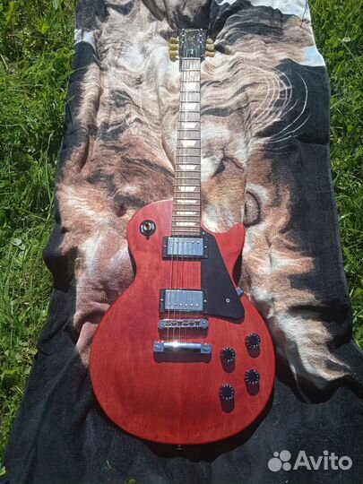 Gibson Les Paul Studio Faded Red