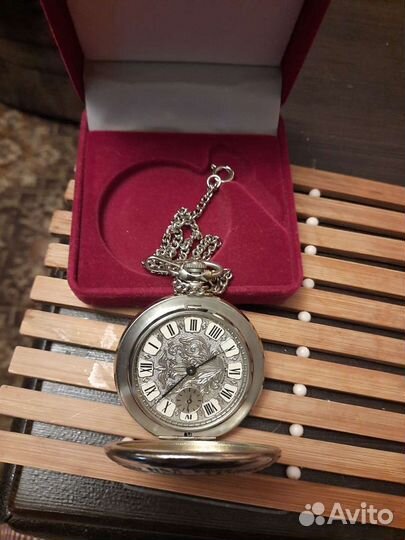 Часы на цепочке