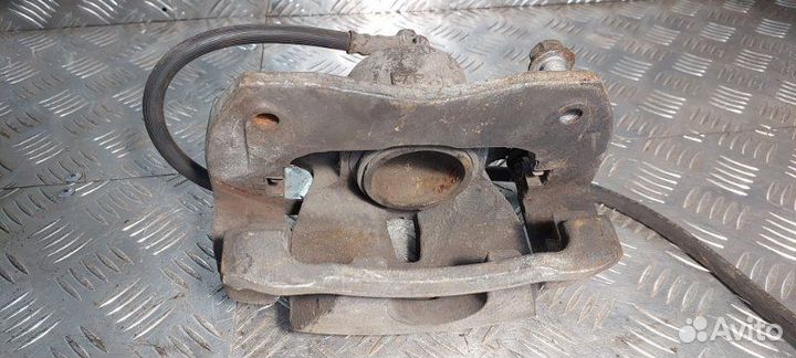 Суппорт тормозной передний левый Toyota Rav4 2azfe