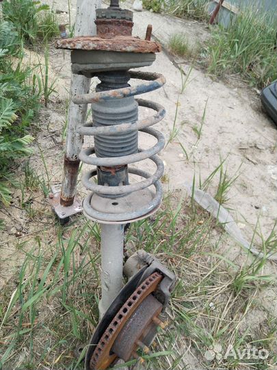 Стойки передние в сборе на Volvo 940