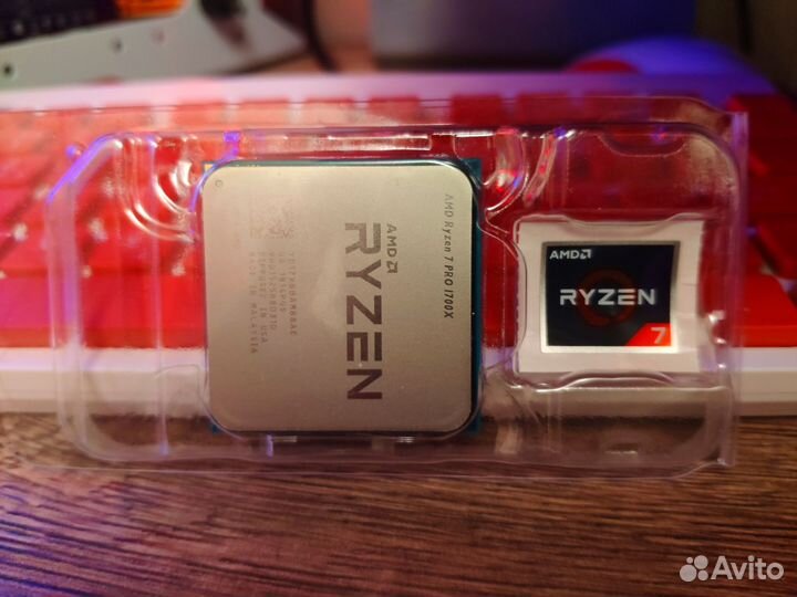 Ryzen 7 PRO 1700X 8-ядер 16-потоков Socket AM4