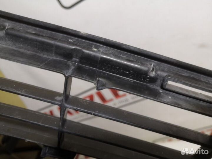 Решетка в бампер передняя Toyota Rav4 XA40