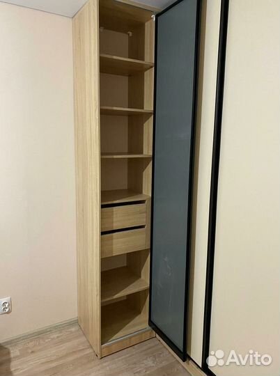 Зеркальный шкаф