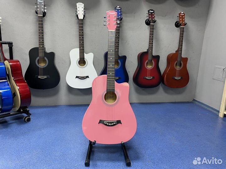 Акустическая гитара розовая