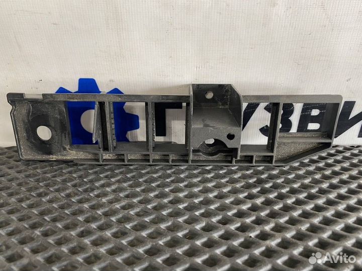 Кронштейн (крепление) левый Volvo FH4 82437925