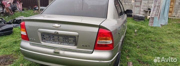 Opel Astra крышка багажника