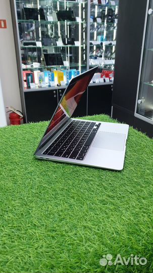 Apple MacBook Air (M1, 2020)