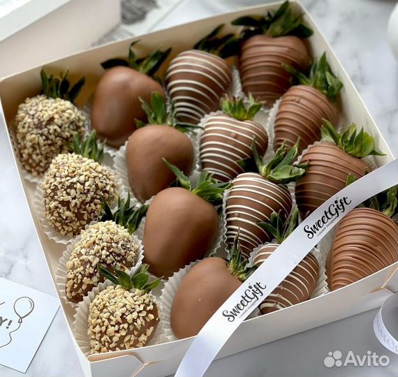 Сладкая клубника в молочном шоколаде