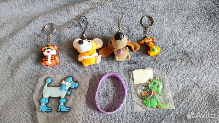 Брелоки, браслет и магнит пакетом