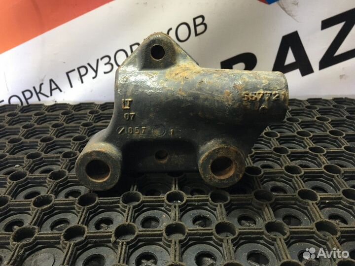 Кронштейн переднего амортизатора Renault Premium