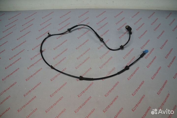 Nissan 47911-AV700 Датчик абс передней левый