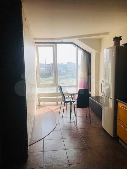 2-к. квартира, 76 м², 10/10 эт.