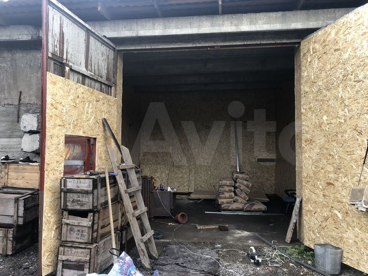 Гараж, > 30 м²