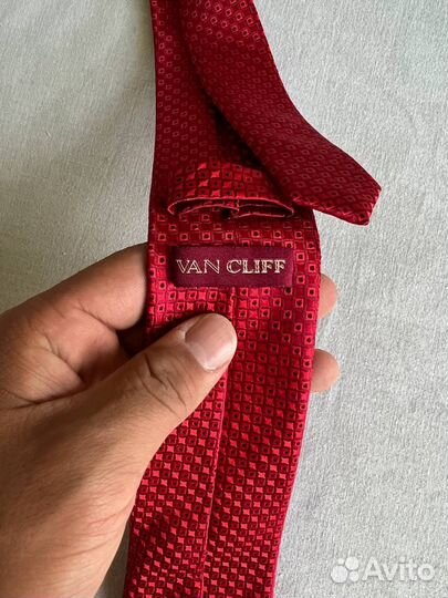 Красный галстук (новый)