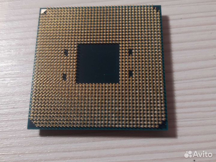 Процессор AMD Ryzen 3 2200G