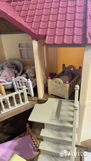 Sylvanian Families дом с мебклью и семьями