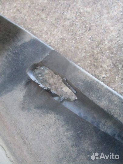 Подножка левая Volvo 82136982