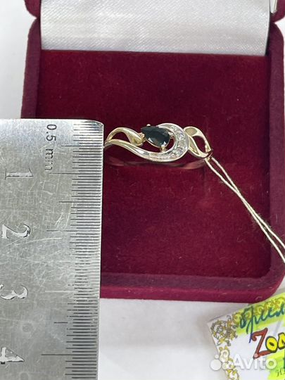 Новое золотое кольцо с бриллиантами и сапфиром