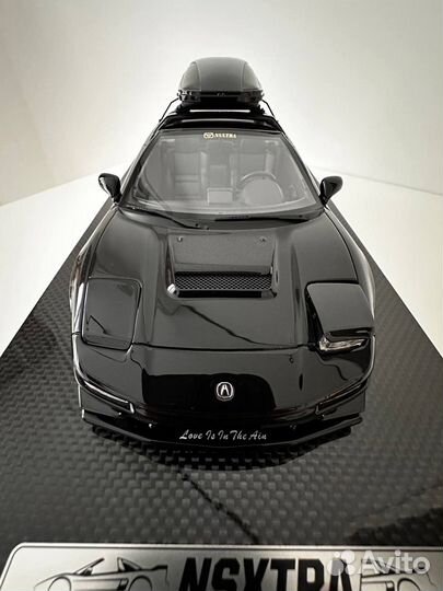 Коллекционная машинка 1:18 Honda NSX