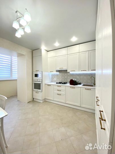 П образная кухня на заказ. Фабрика в Челябинске