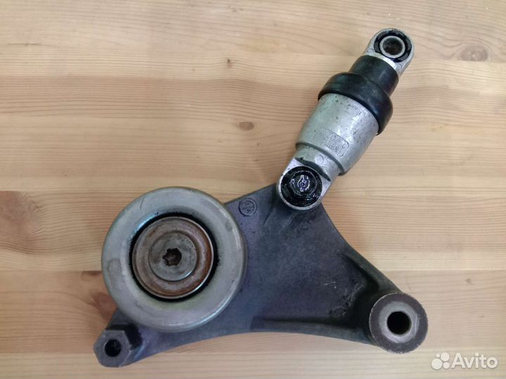 Toyota натяжитель приводного ремня 2az