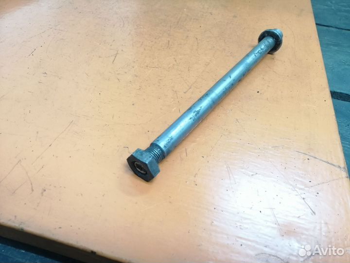 Ось заднего колеса Ява Старушка