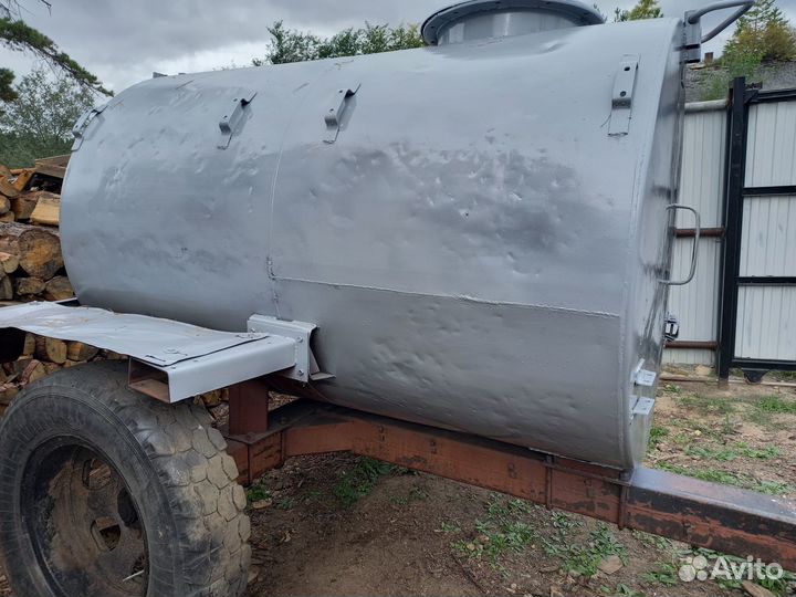 Продам ёмкость на колёсах. 3 куба