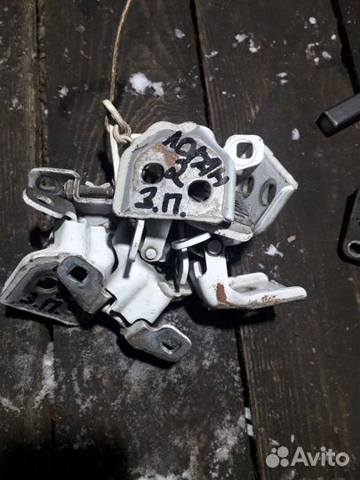 Петля двери Рено Логан 2