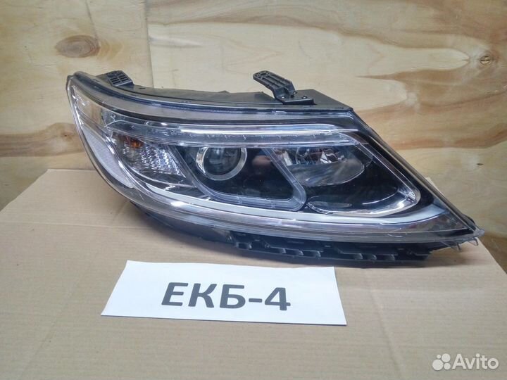 Фара правая Kia Sorento 2 09-20