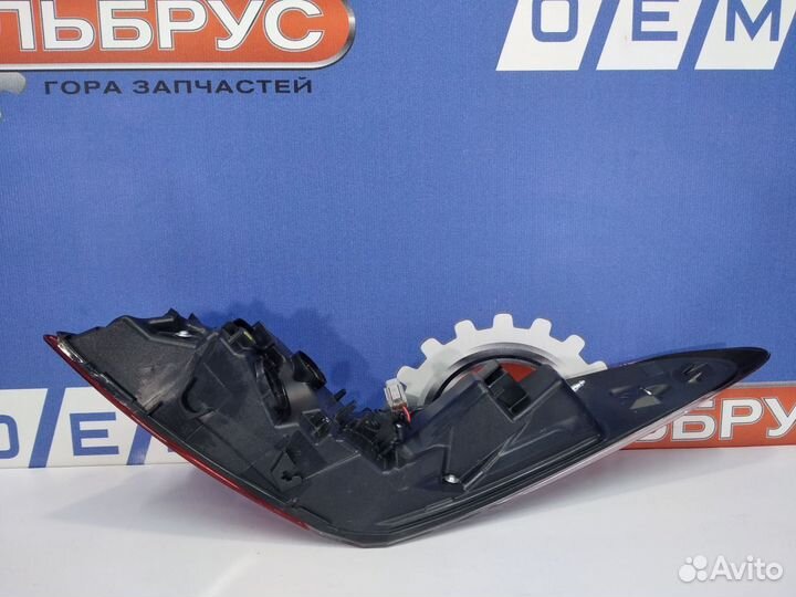 Фонарь левый внешний Camry 70