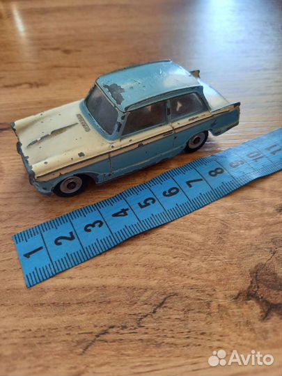 Модель автомобиля Dinky Toys