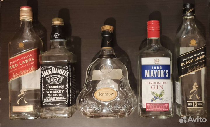Бутылки Hennessy Johnie Walker Jack Daniels Chivas