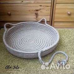 Вязаные одеяла, пледы, лежанки,для кошек и собак